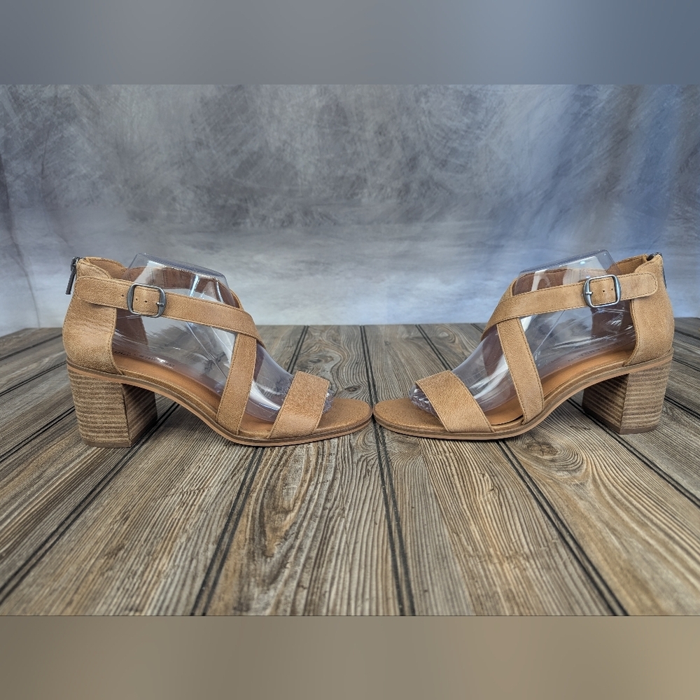 Lucky Brand Size 9.5 Heels/Sandal Like New - Picture 4 of 14
